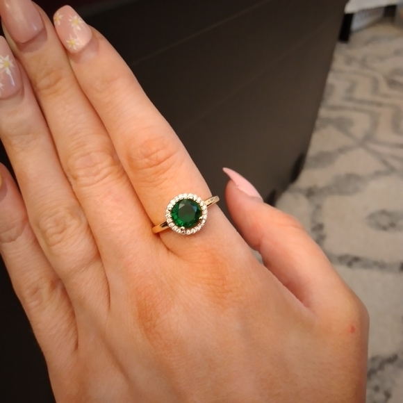 Jewelry - NIB  goldtone ring size 7